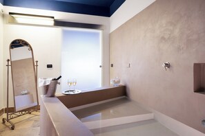 Comfort Room | Deep soaking bathtub - Palazzo Sant'Agostino (Palermo)