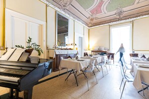 Free daily full breakfast - Palazzo Sant'Agostino (Palermo)