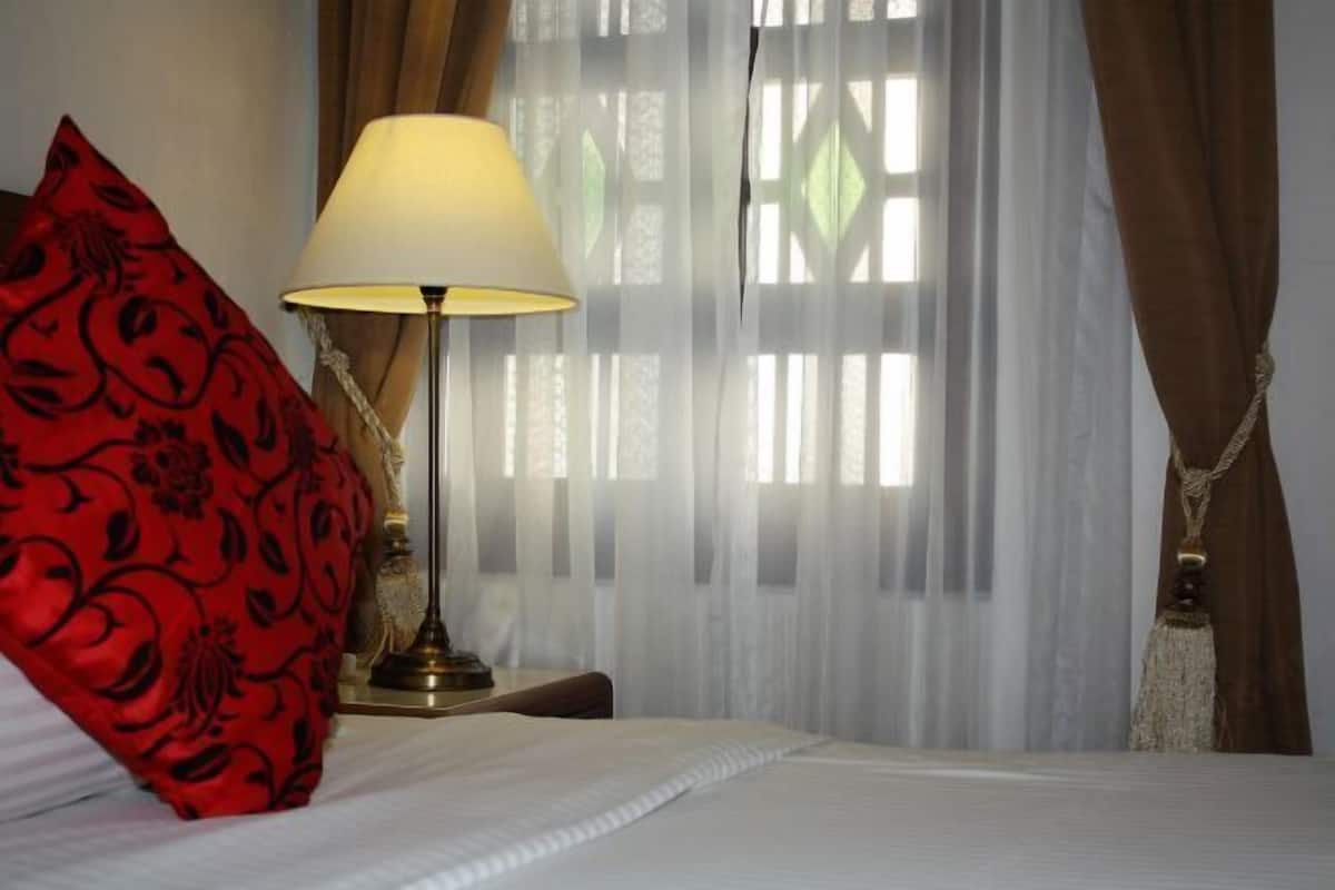 Luxe beddengoed, een minibar, een kluis op de kamer, een bureau