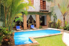 Outdoor pool, open 8 AM to 8 PM, pool loungers