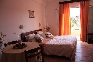 In-room safe, iron/ironing board, free cots/infant beds, free WiFi - Joylife Hotel (Corfu)