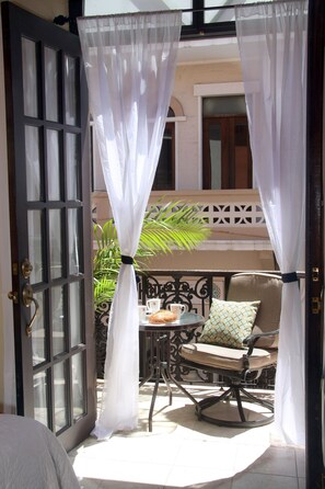Presidential Suite | Balcony - Fortaleza Suites (San Juan)
