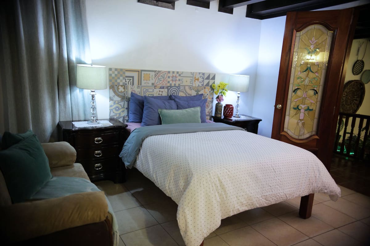 Room (Princesa) | Desk, WiFi (free), individually decorated, individually furnished
