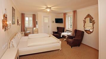 Economy Double Room | In-room safe, desk, soundproofing, free cribs/infant beds