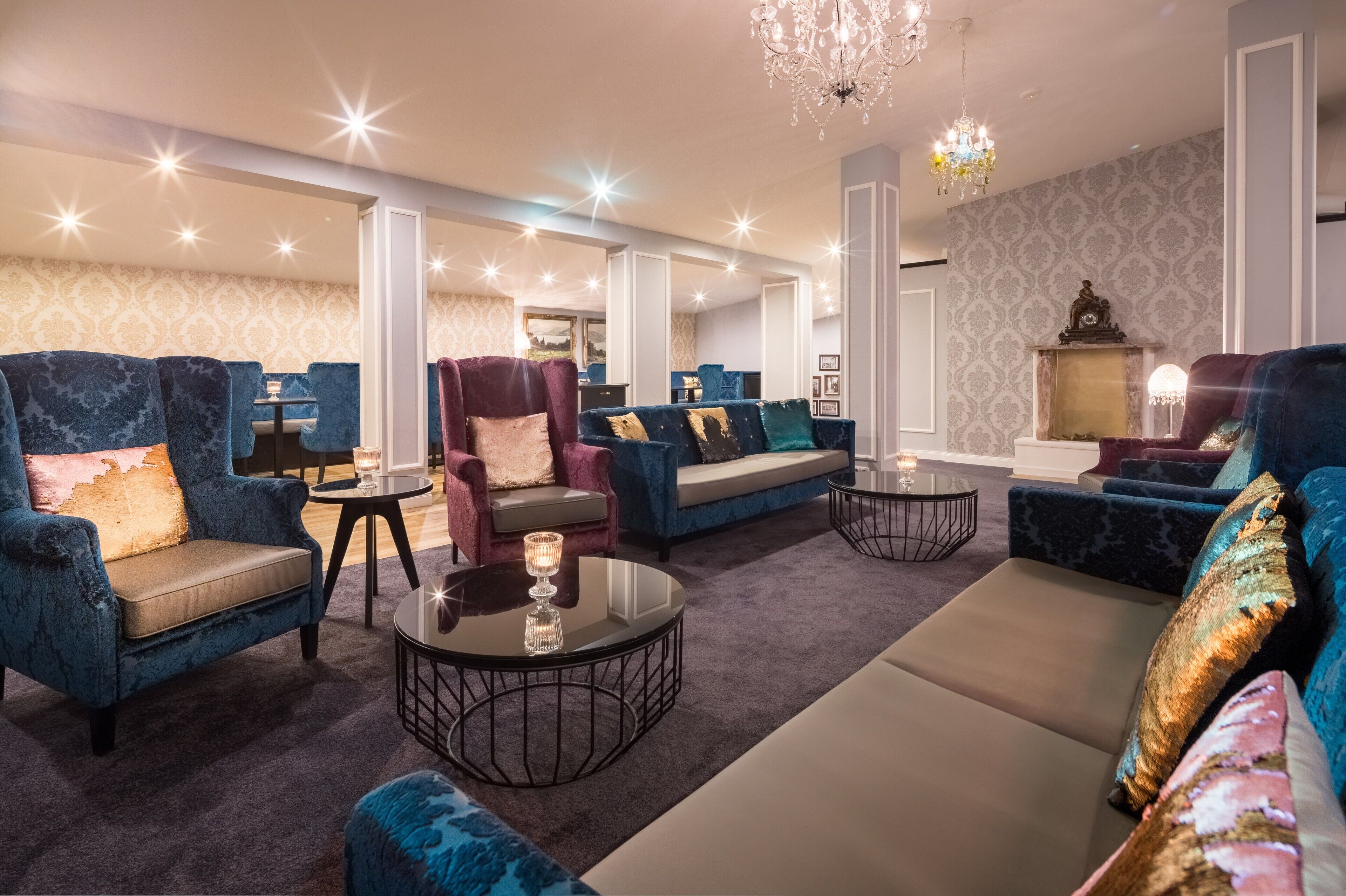 2 restaurants, lunch, dinner served; regional cuisine