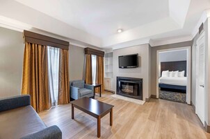 套房, 2 张大床, 无烟房, 冰箱和微波炉 | 加厚床垫、办公桌、笔记本电脑工作区、熨斗/熨衣板