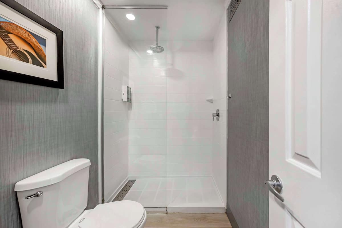 Kelengkapan dandanan diri percuma, pengering rambut, tuala disediakan