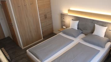 Double Room | Hypo-allergenic bedding, in-room safe, desk, laptop workspace