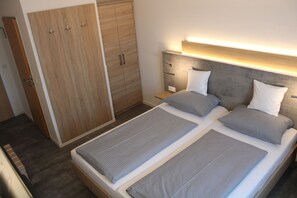 Double Room | Hypo-allergenic bedding, in-room safe, desk, laptop workspace