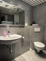 Doccia, asciugacapelli, asciugamani