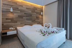 Triple Room | Egyptian cotton sheets, premium bedding, desk, blackout drapes - Olympia Hotel (Kos)