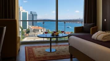 Minibar, Zimmersafe, Schreibtisch, Bügeleisen/Bügelbrett