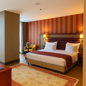 Μίνι μπαρ, χρηματοκιβώτιο στο δωμάτιο, γραφείο, σίδερο/σιδερώστρα 