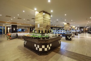 5 间餐厅，供应早餐、午餐和晚餐，墨西哥菜