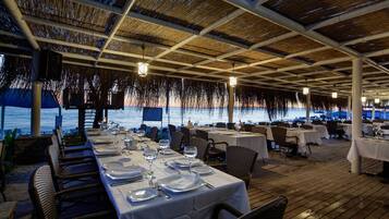 5 restaurants, serveren ontbijt, lunch, diner, Mexicaanse gerechten