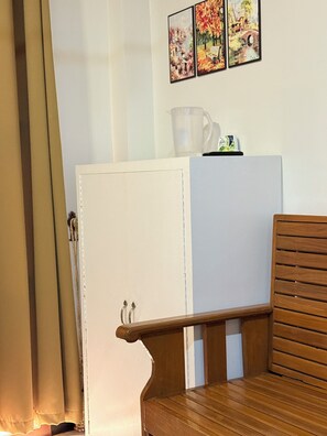 Habitación doble Deluxe | Caja de seguridad en la habitación, escritorio y cortinas blackout 