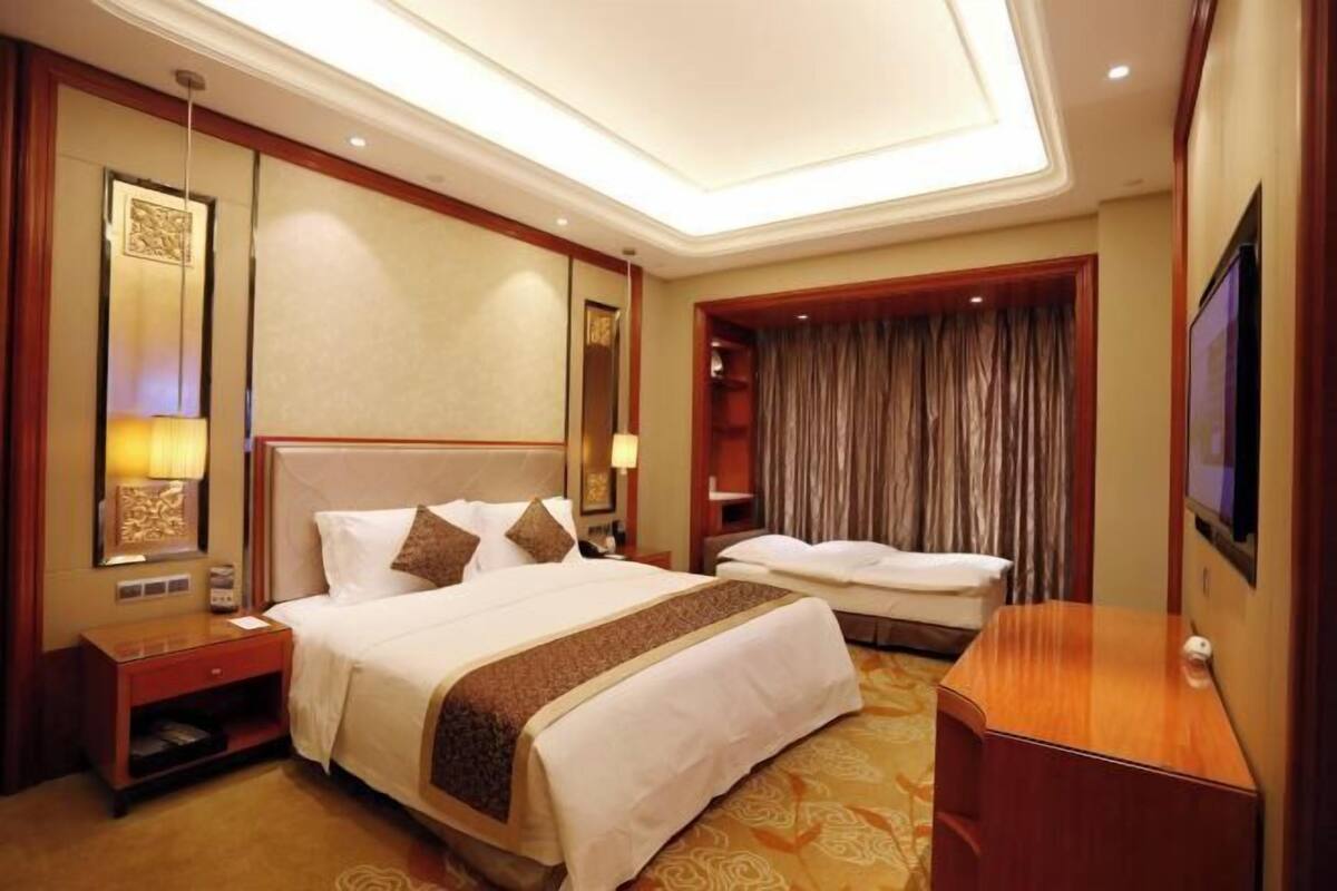 房內夾萬、摺床/加床 (收費)、免費 Wi-Fi