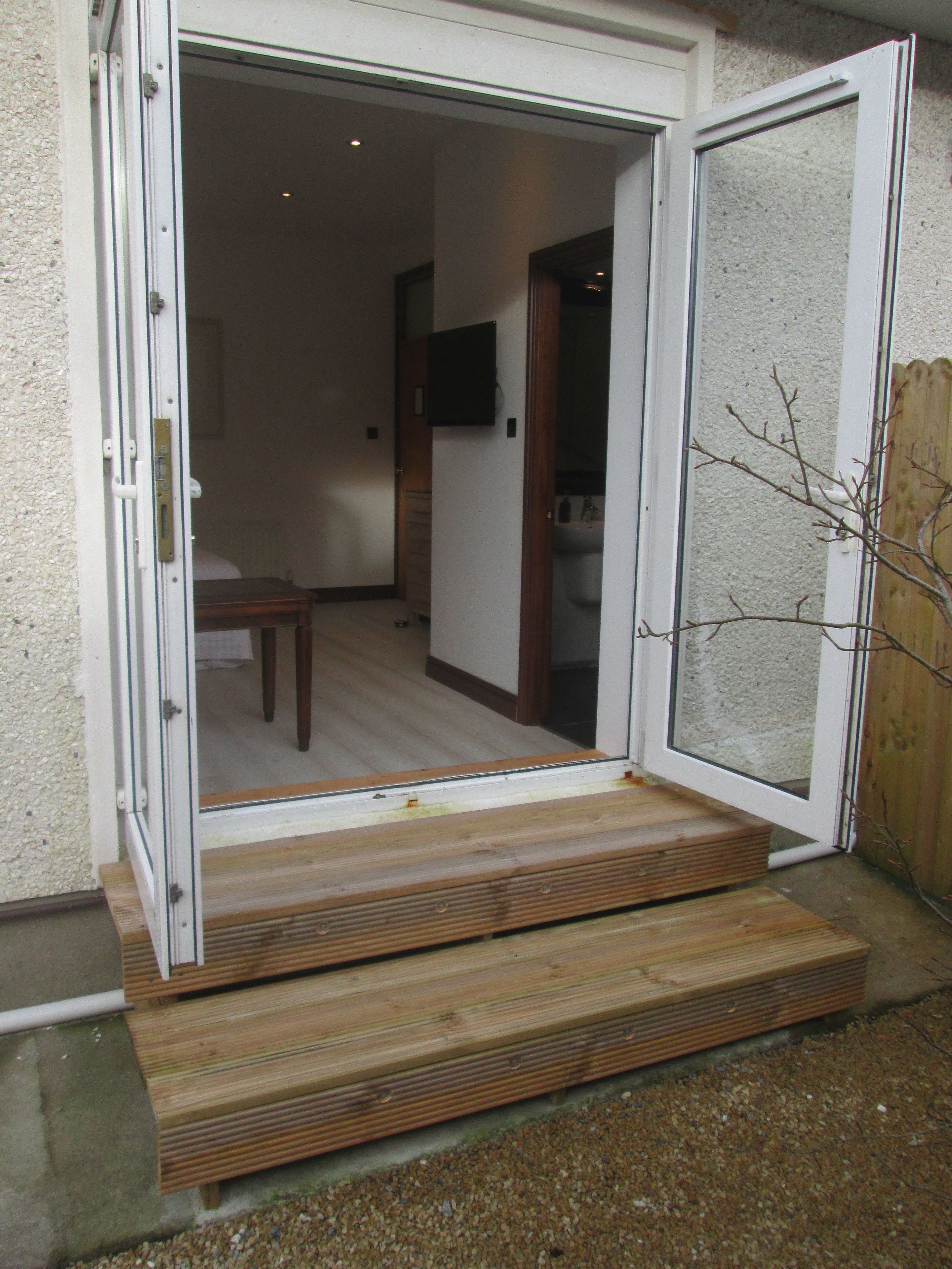 Comfort Double Room, 1 Queen Bed, Ensuite, Courtyard Area | Terrace/patio