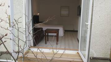 Comfort Double Room, 1 Queen Bed, Ensuite, Courtyard Area | Terrace/patio