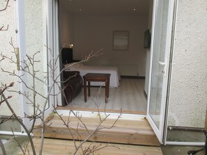Comfort Double Room, 1 Queen Bed, Ensuite, Courtyard Area | Terrace/patio - Kilbree House (Galway)