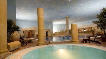 Indoor pool, sun loungers