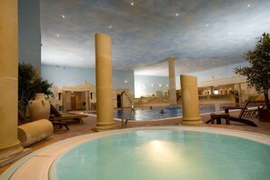 Indoor pool, sun loungers - Whittlebury Hall Hotel & Spa (Towcester)