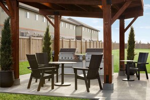 Gazebo - Microtel Inn & Suites By Wyndham Lloydminster (Lloydminster)