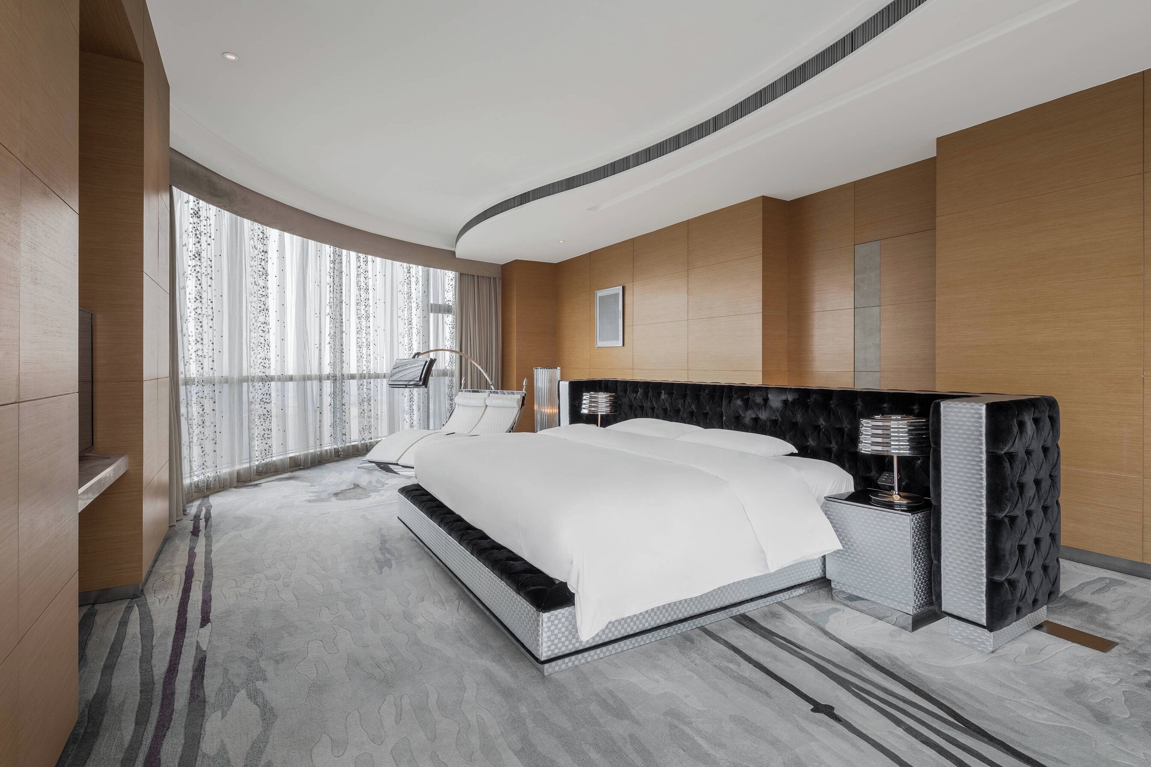 presidential suite, 1 king bed | premium bedding, in-room safe, desk, laptop workspace