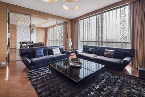 Presidential-Suite, 1 King-Bett | Hochwertige Bettwaren, Zimmersafe, Schreibtisch