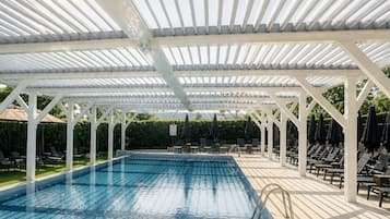 Piscine extérieure (ouverte en saison)