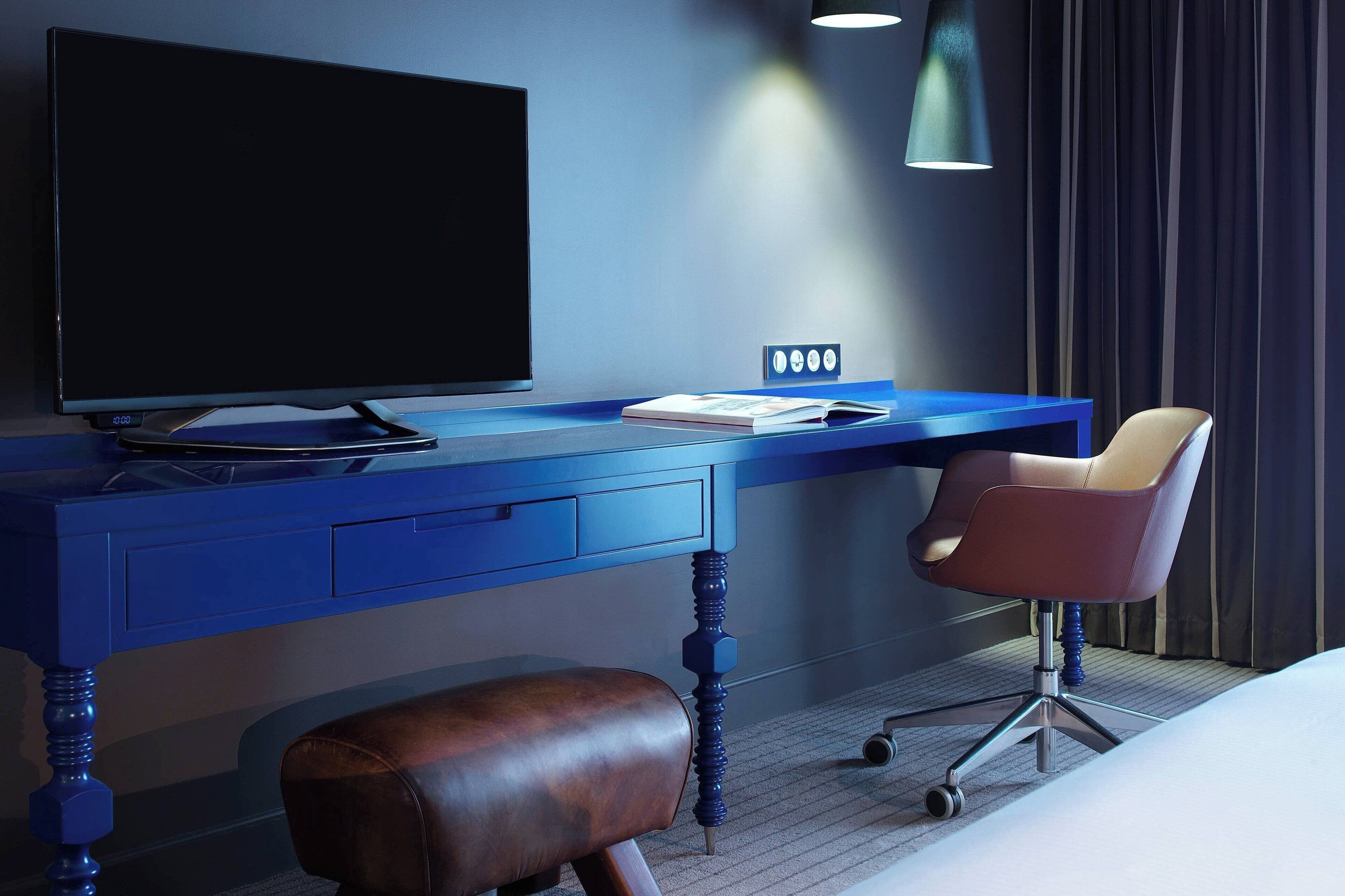 family room, 2 double beds, non smoking | 1 bedroom, minibar, in-room safe, desk