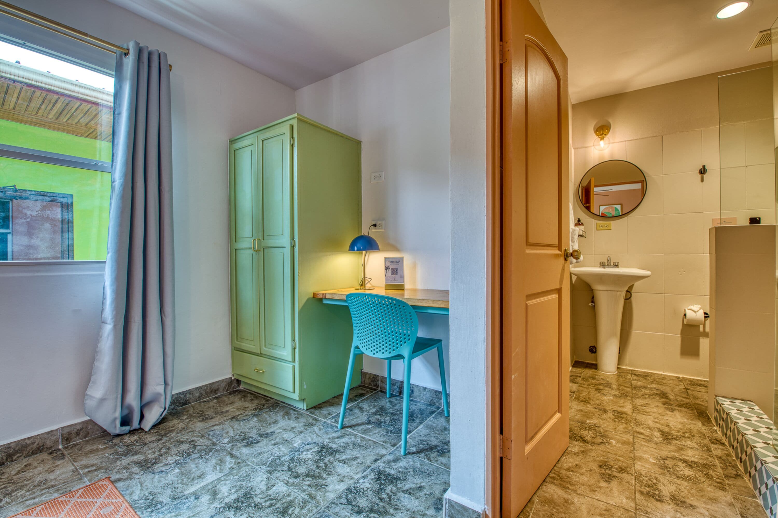 standard queen | 1 bedroom, free wifi, bed sheets