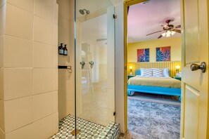 Family queen | Baño | Ducha, artículos de higiene personal gratuitos y toallas