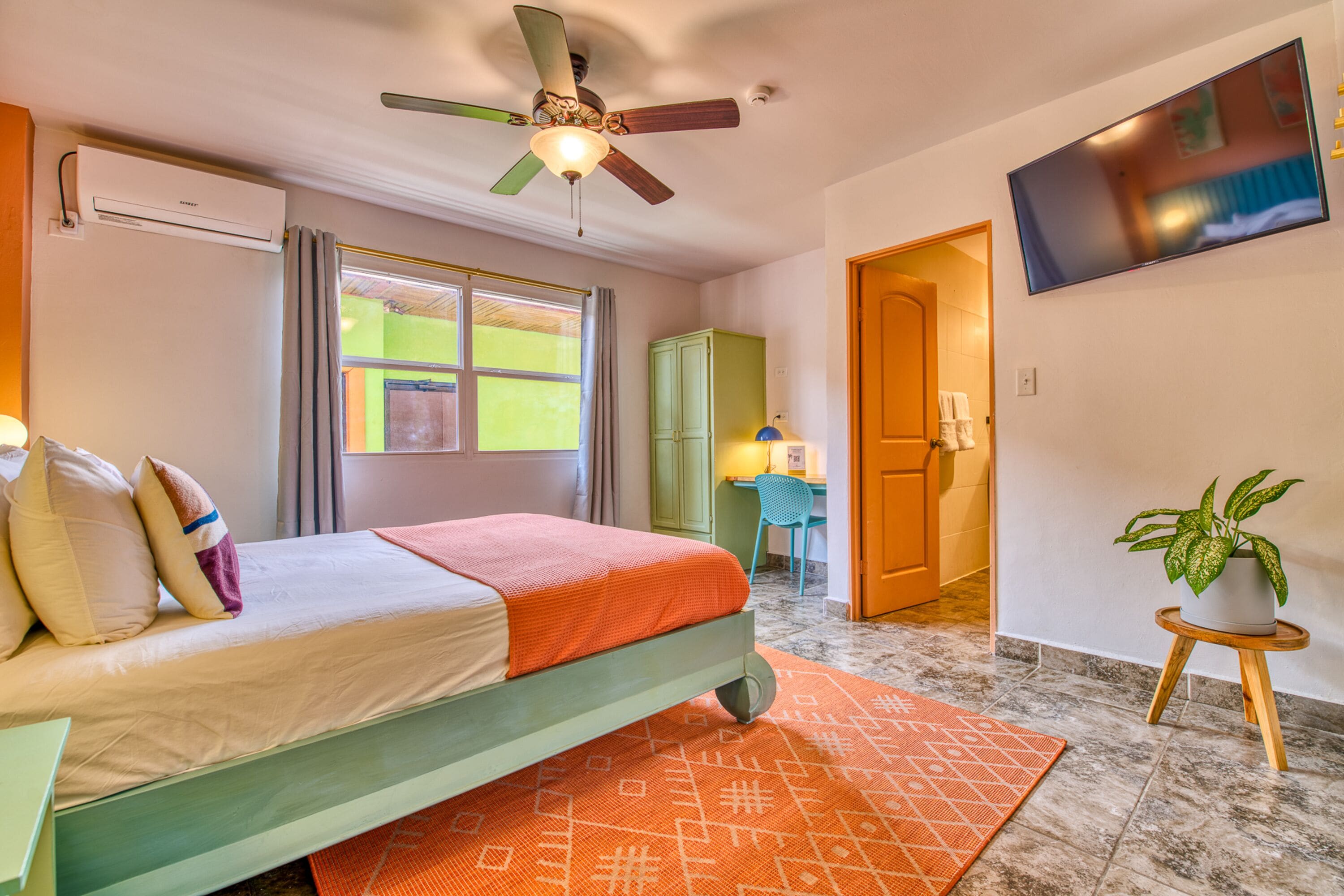 standard queen | 1 bedroom, free wifi, bed sheets