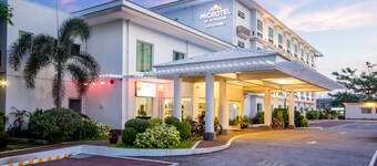 Microtel by Wyndham South Forbes near Nuvali