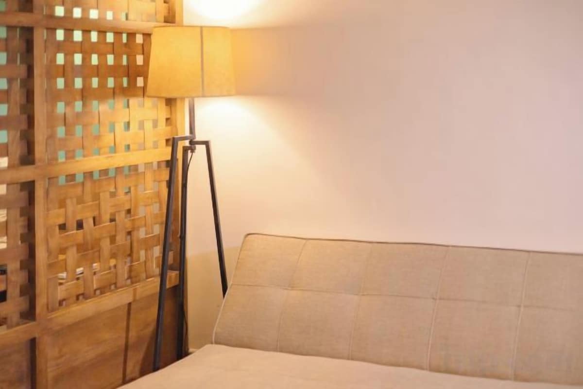 Bureau, fer et planche à repasser, Wi-Fi gratuit, réveils