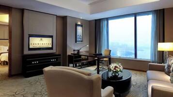 Cots/infant beds, alarm clocks