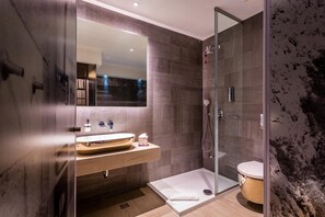 Bathroom - Colors Inn (Sarajevo)