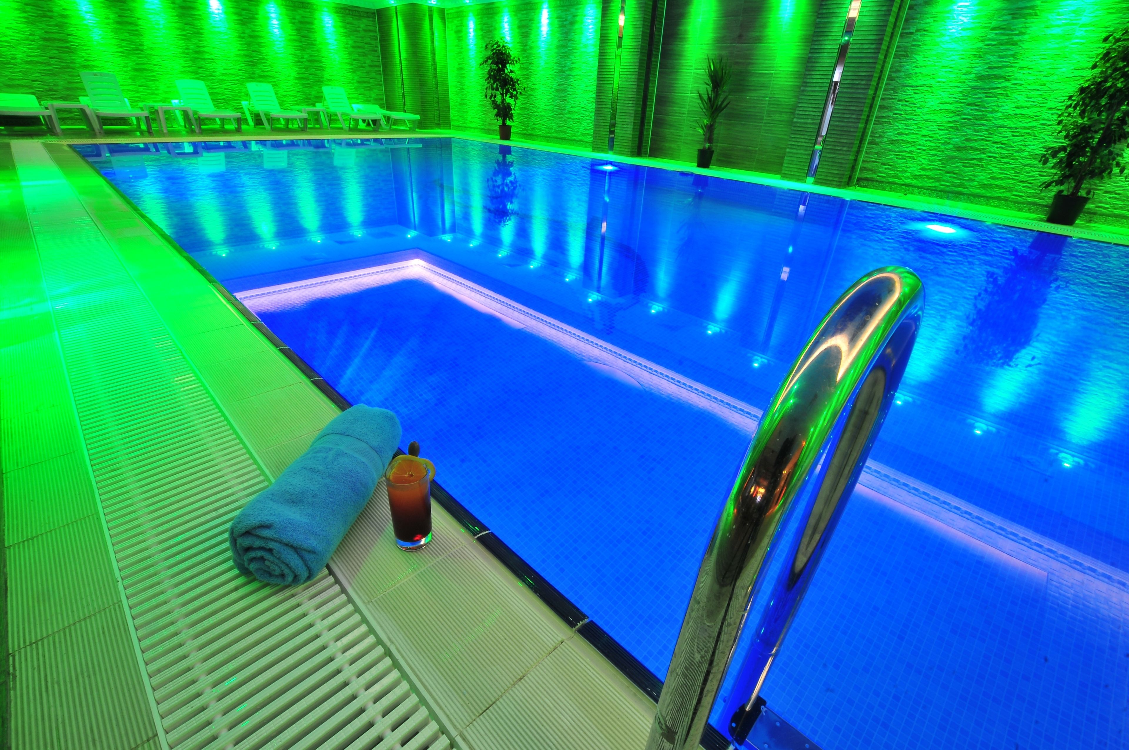 indoor pool, open 9 am to 10:30 pm, pool loungers