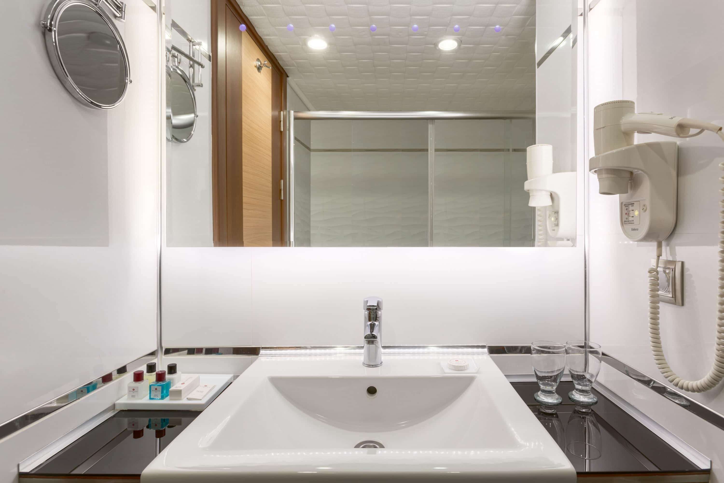 shower, free toiletries, hair dryer, bathrobes