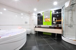 Suite, 1 King Bed | Bathroom amenities | Shower, free toiletries, hair dryer, bathrobes