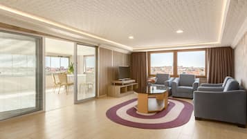 Premium bedding, minibar, in-room safe, desk