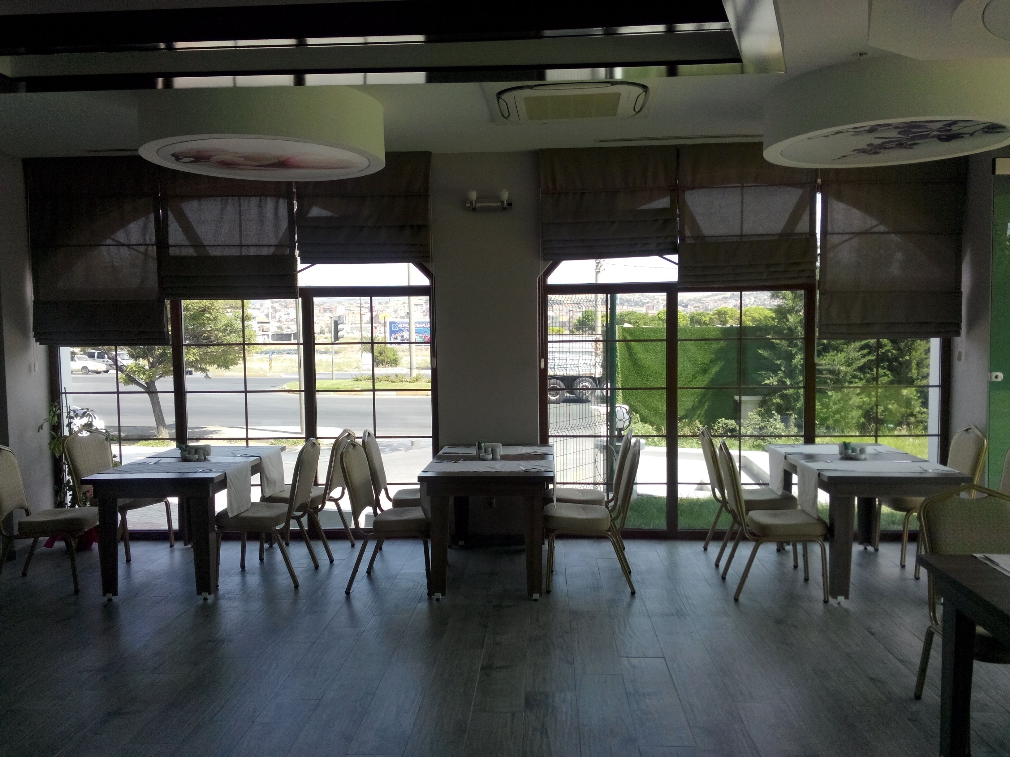 lunch and dinner served