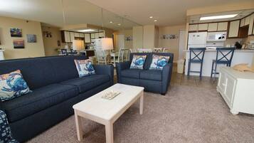 Traditional Condo, 3 Bedrooms, Ocean View | Living room | TV