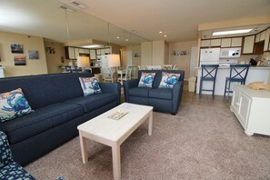 Traditional Condo, 3 Bedrooms, Ocean View | Living room | TV