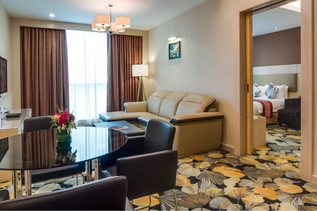 executive studio suite, 1 king bed | living area | led tv