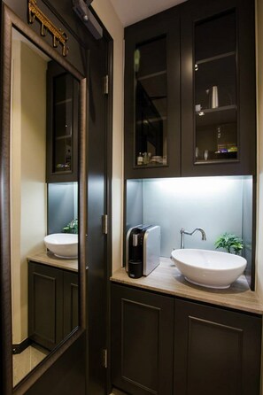 A modern bathroom with a double sink, dark cabinetry, and a mirror. - 9 Boutique Hotel (Hong Kong)