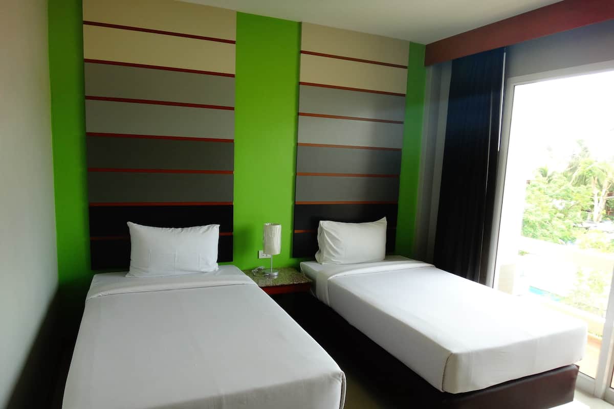 Superior Twin Room with Balcony | Free WiFi, bed sheets