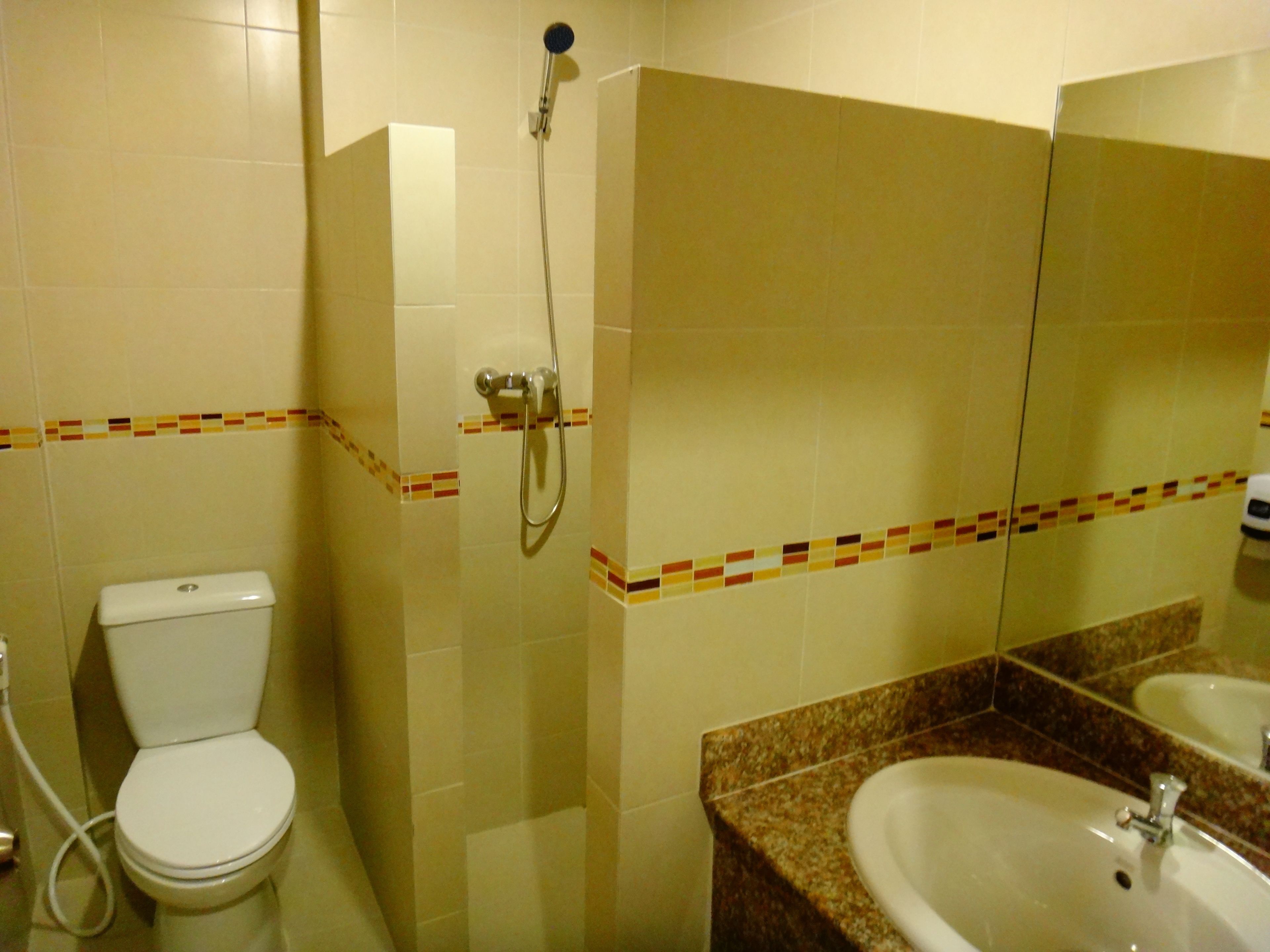 superior double room with balcony | bathroom | towels