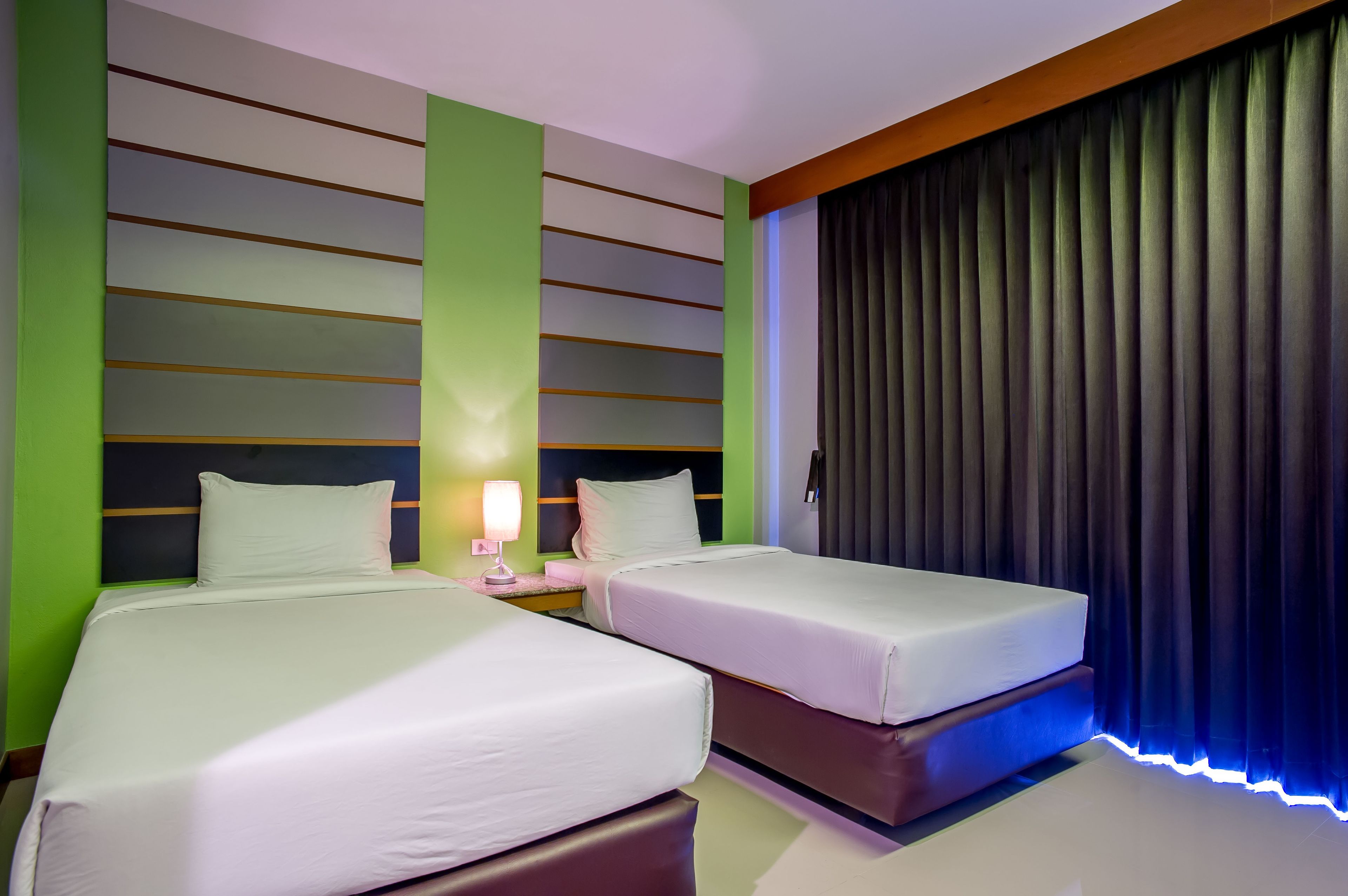 superior twin room with balcony | free wifi, bed sheets